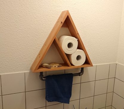 Toilet kastje industriële look met handdoekhanger van buismateriaal