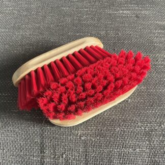 Paardenborstel zacht rood met naam of logo