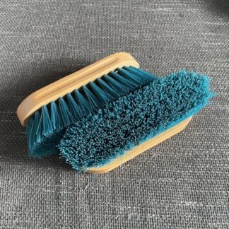 Paardenborstel hard turquoise met naam of logo