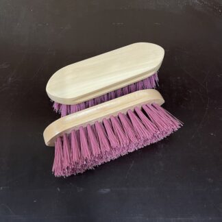 Paardenborstel hard lavendel met naam of logo